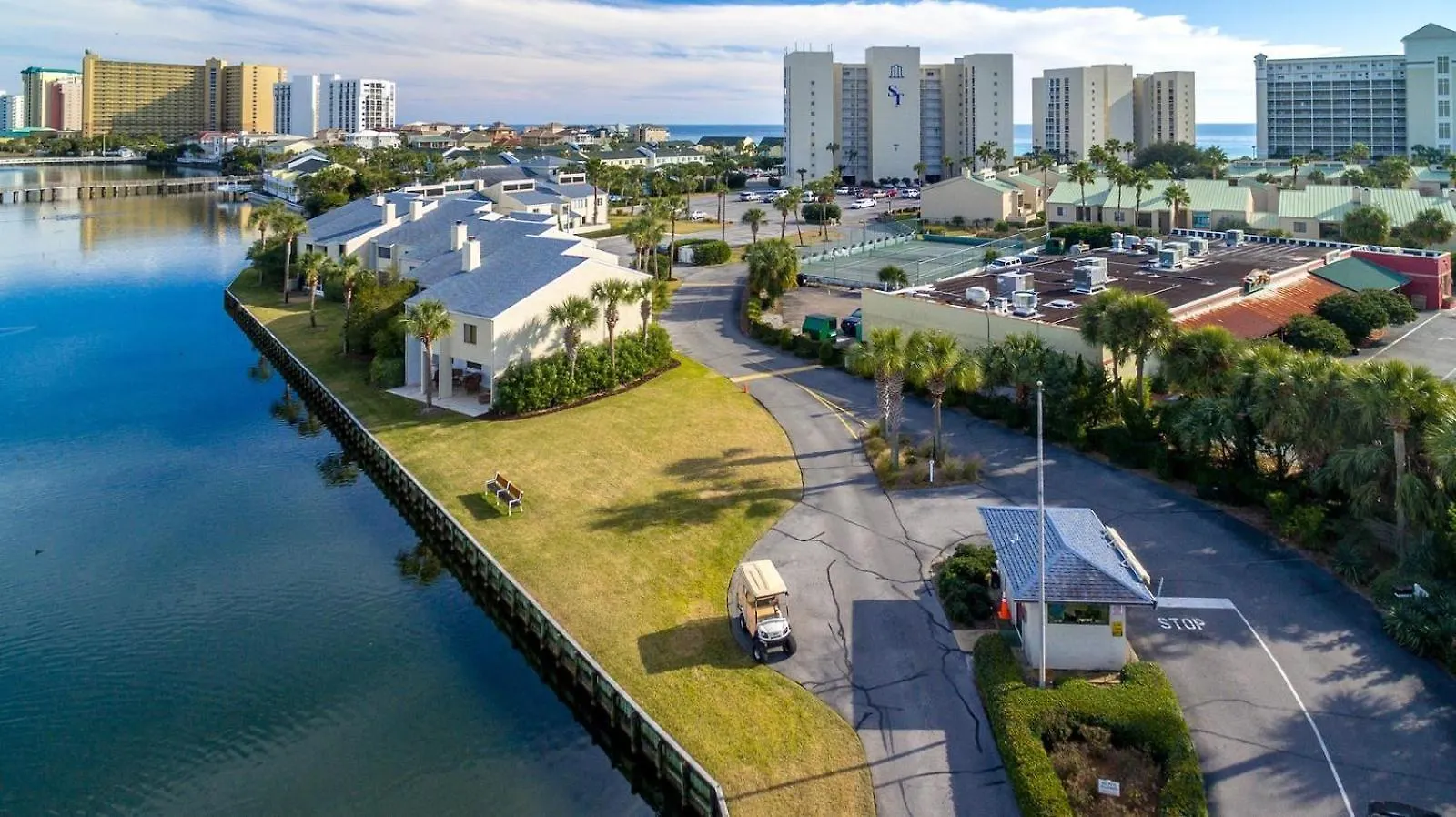 2096 Beach Front 3 Bdrm Beachfront Condo Free Beach Setup Destin Holiday home