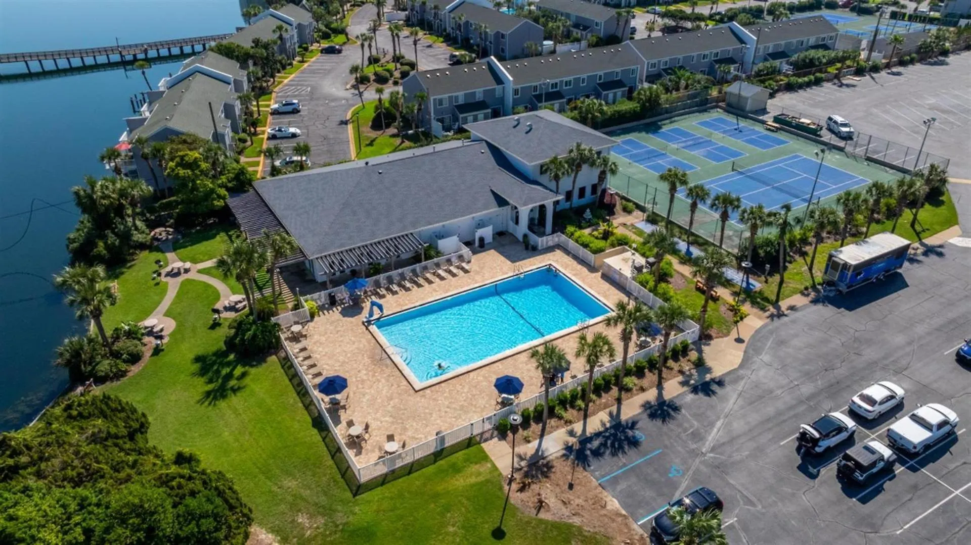 2096 Beach Front 3 Bdrm Beachfront Condo Free Beach Setup Destin 0*,  United States